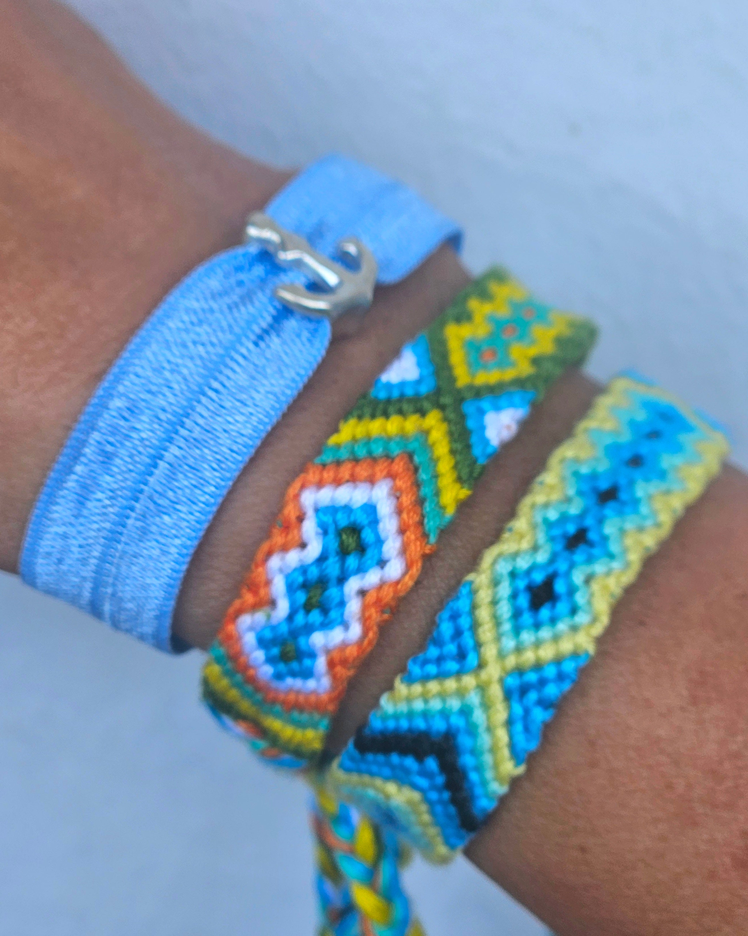 KNOTTED FRIENDSHIP BRACELET